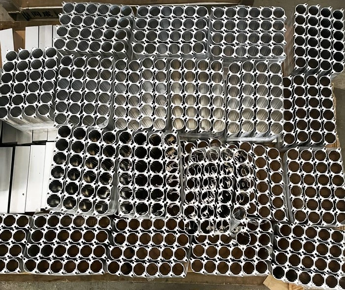 Aluminium Extruded Round Tube With Ears Aluminium Extruded Round Tube With Ears